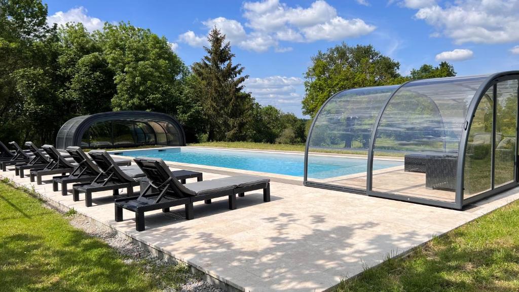 La Millière - Gîtes, piscine & campagne