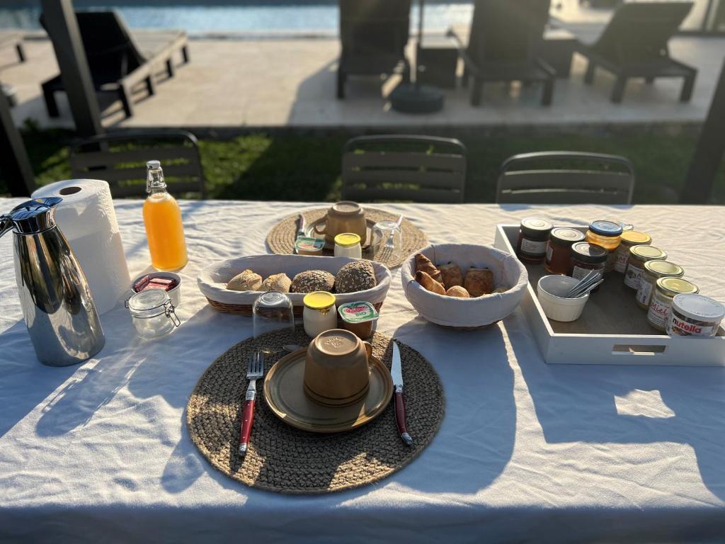 La Millière - Gîtes, piscine & campagne photo 1