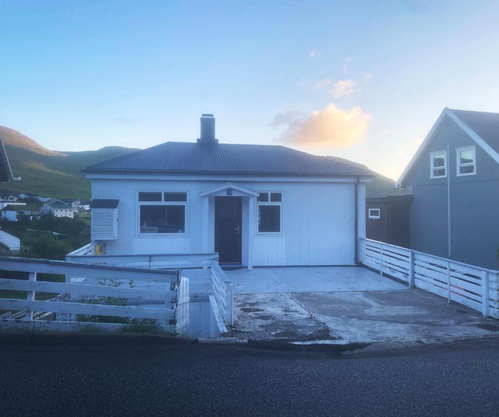 Cosy house near airport photo 3