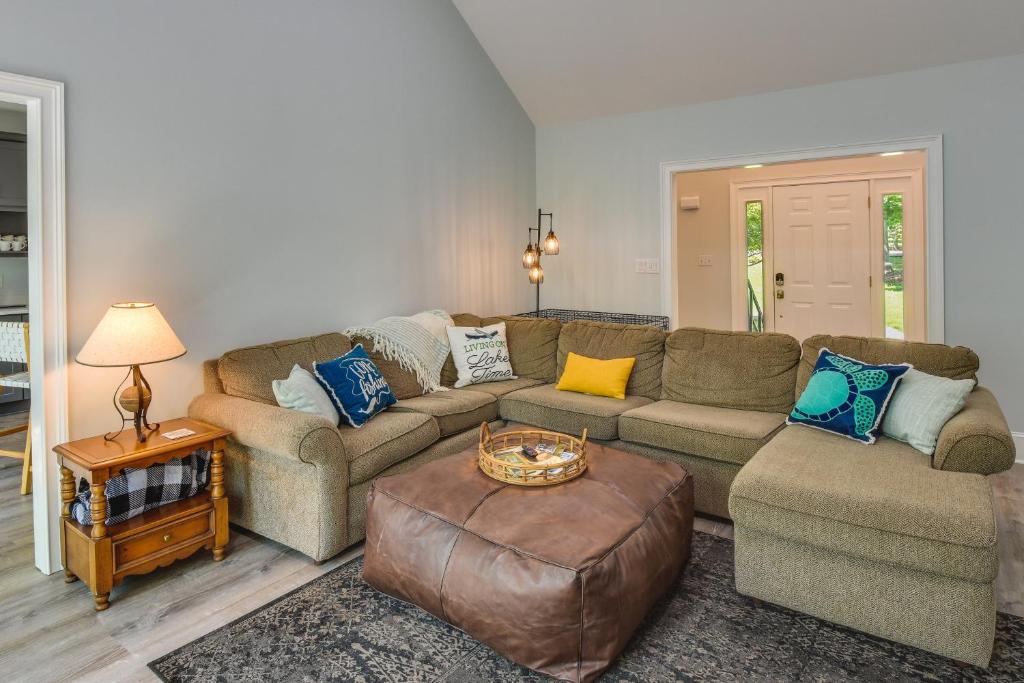 South Carolina Retreat with Fireplace and Lake Access! photo 4