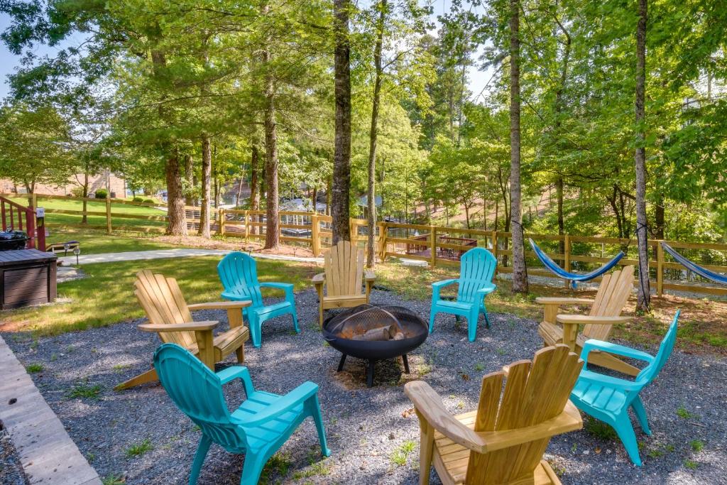 South Carolina Retreat with Fireplace and Lake Access! photo 1