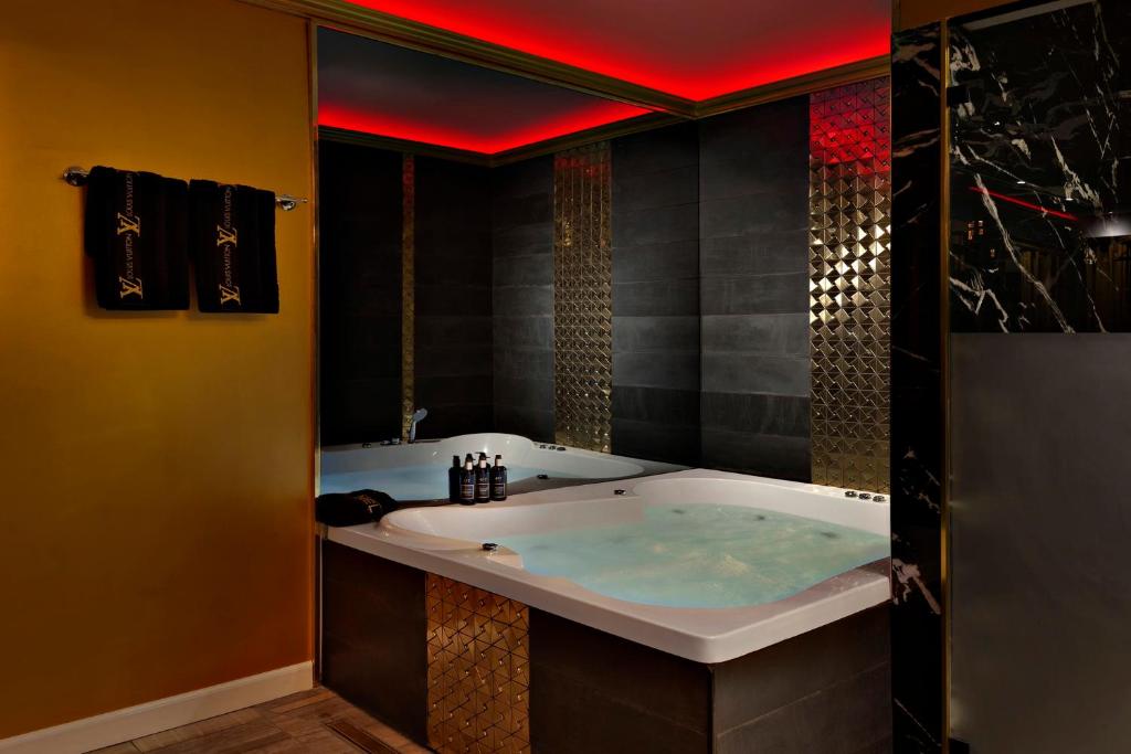 Metro Elegance Suites photo 2
