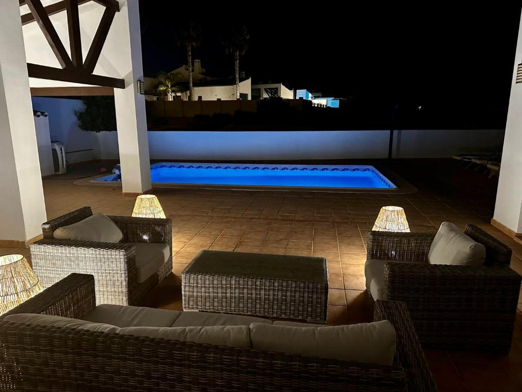 Elegante y Luminosa Villa 5*