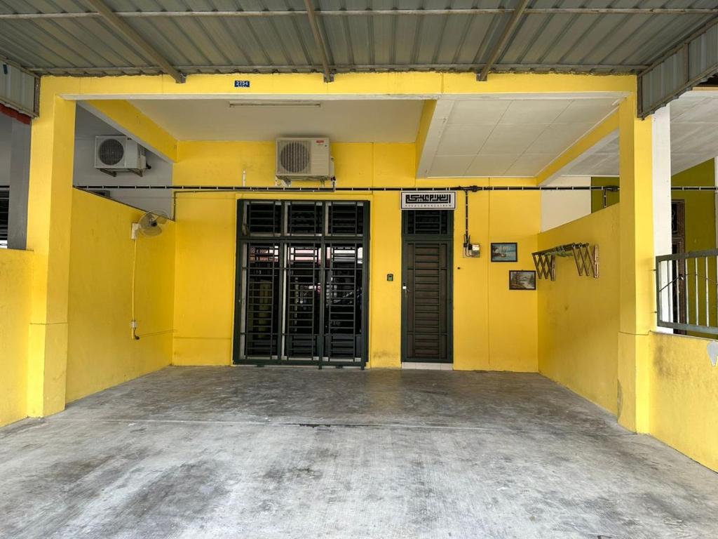 Naurah Homestay Kulai Mslim Only photo 1