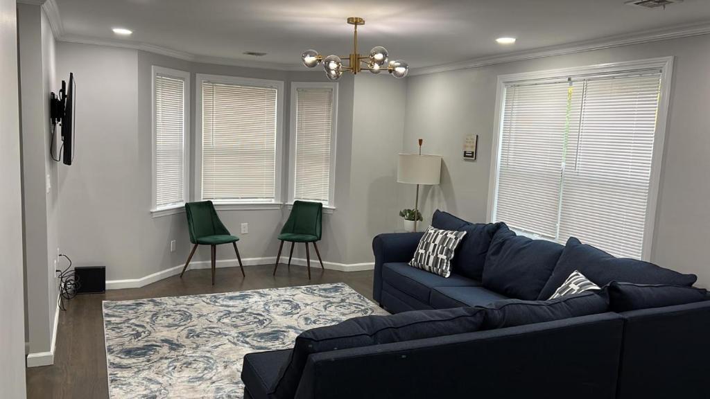 Single family Home ONLY long term booking of 28 days or longer photo 3