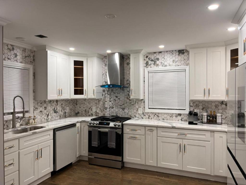 Single family Home ONLY long term booking of 28 days or longer image