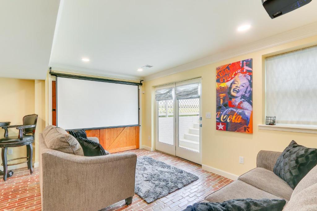 Rocky Vines Wine Country Retreat with Mountain Views photo 1