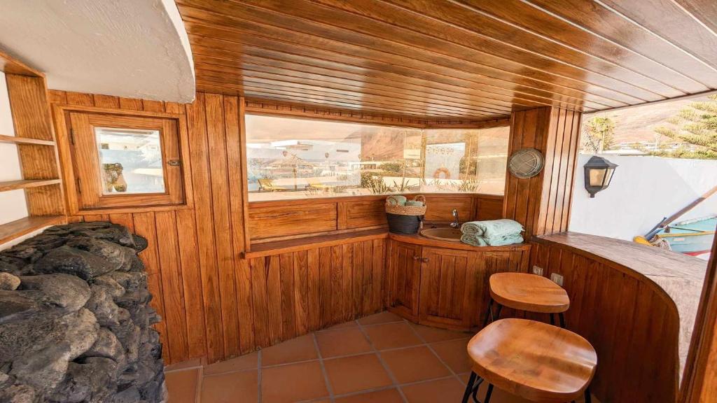 Bungalow Allende Famara con piscina privada y AC photo 4