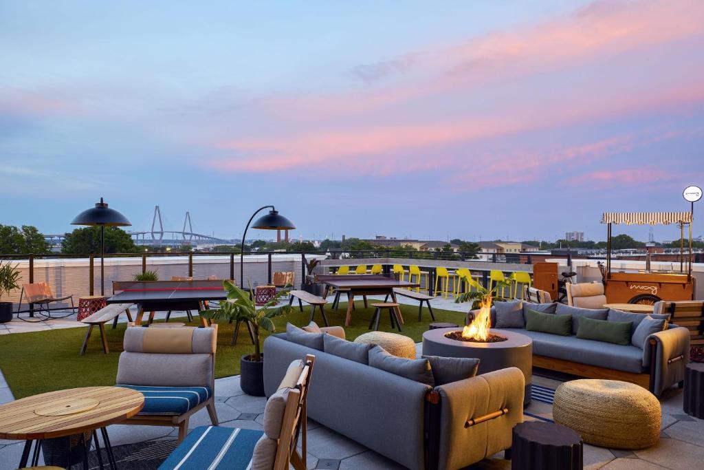 Moxy Charleston Downtown photo 2