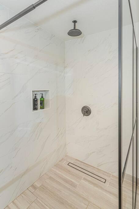 Beautiful Sequoia Hideout // Modern with Views!! photo 3