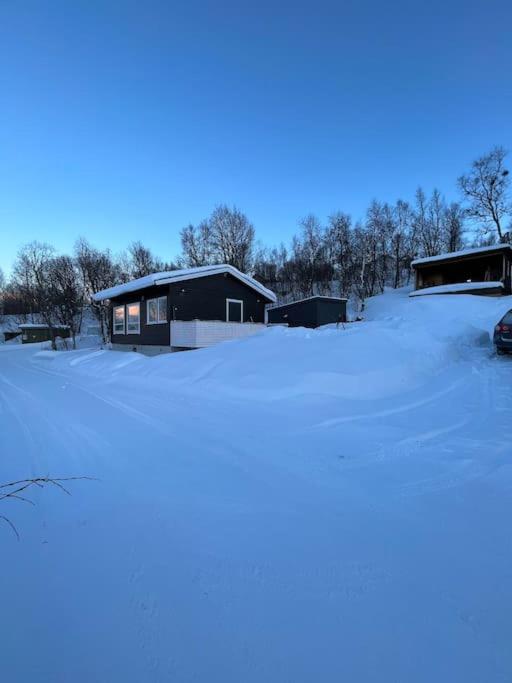 Cabin with mountain and ocean view in lyngen photo 3