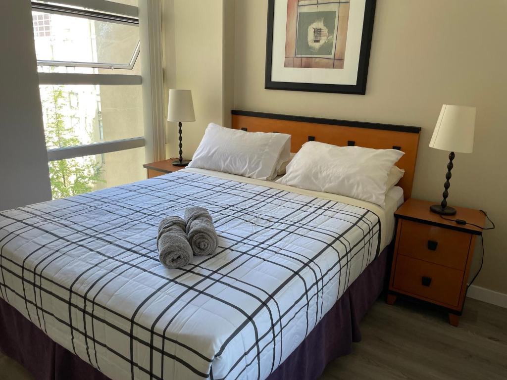 1BD+Den condo, with free parking in Downtown! photo 4
