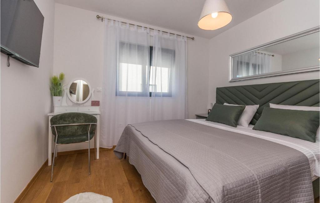 Amazing Apartment In Turanj With Jacuzzi, Wifi And 2 Bedrooms photo 3