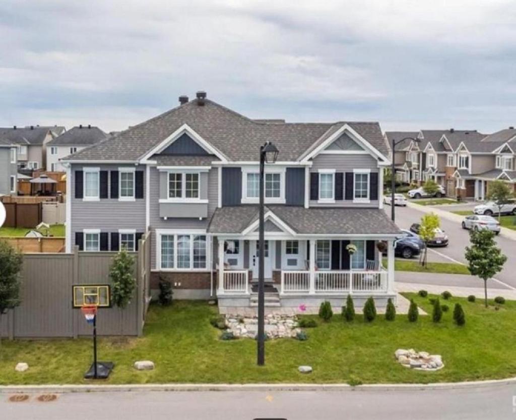Beautiful Unit in Nepean Ottawa photo 3