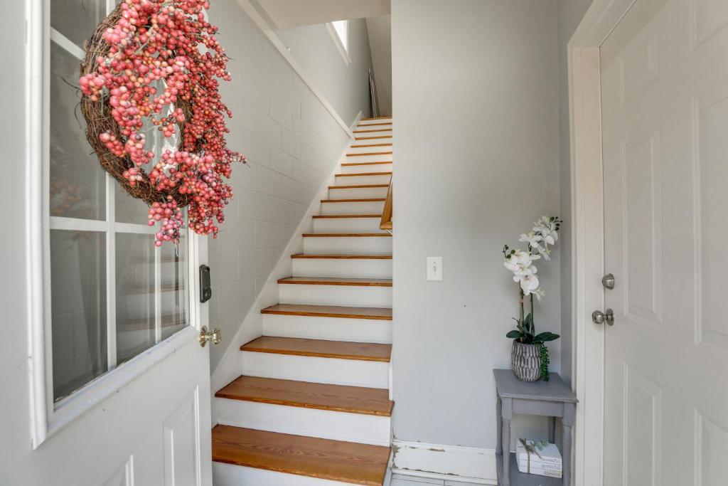 Simplistic Summerville Studio about 4 Mi to Dtwn! photo 3