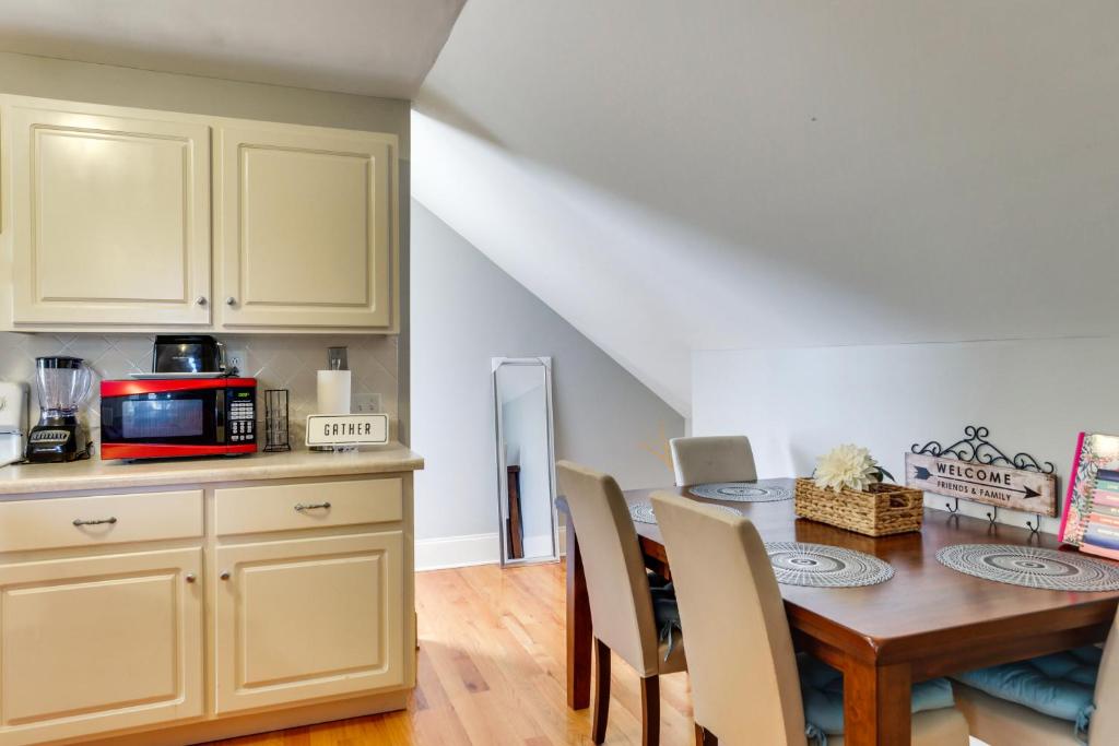 Simplistic Summerville Studio about 4 Mi to Dtwn! photo 4