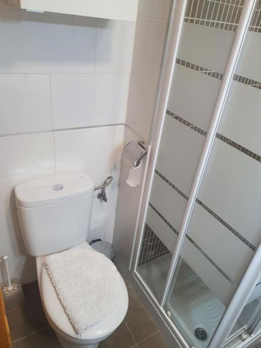 2F, Aire Acondic, 80m2, 2 dormitorios, 4 huéspedes, WIFI GRATIS photo 3