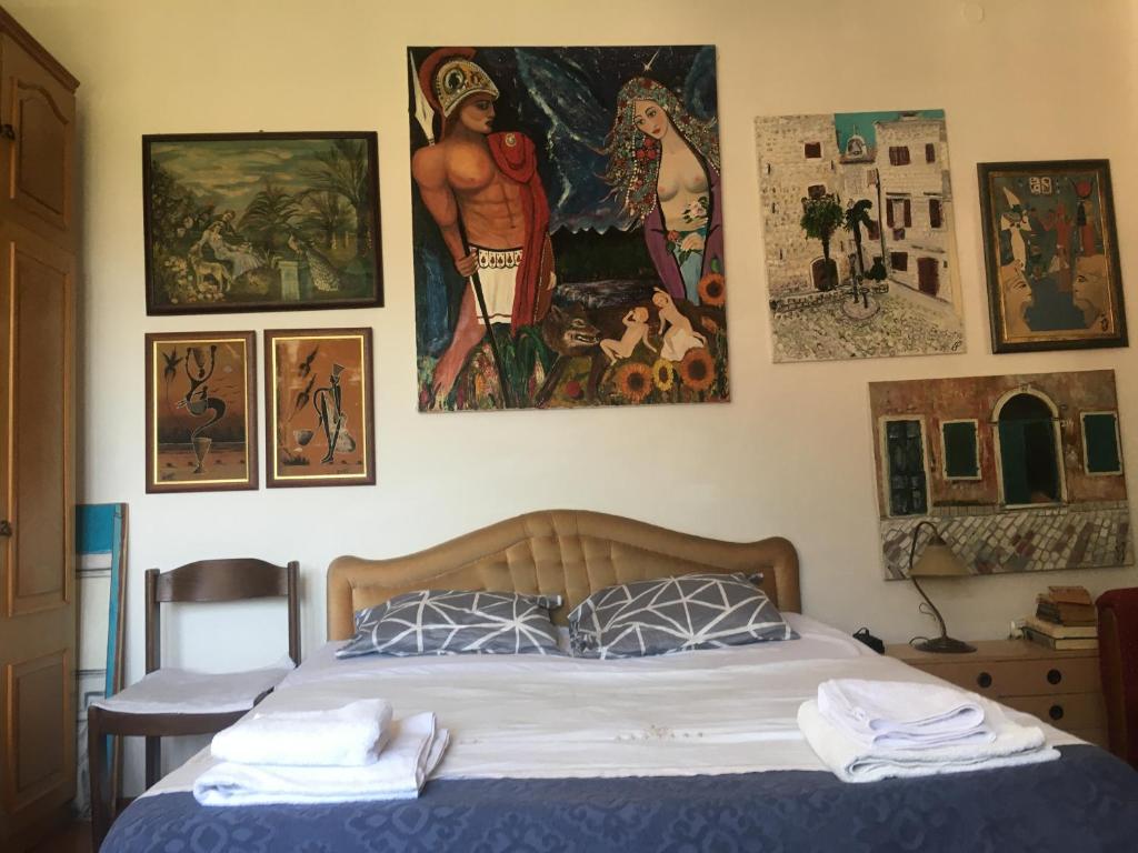 Art House 001 photo 1