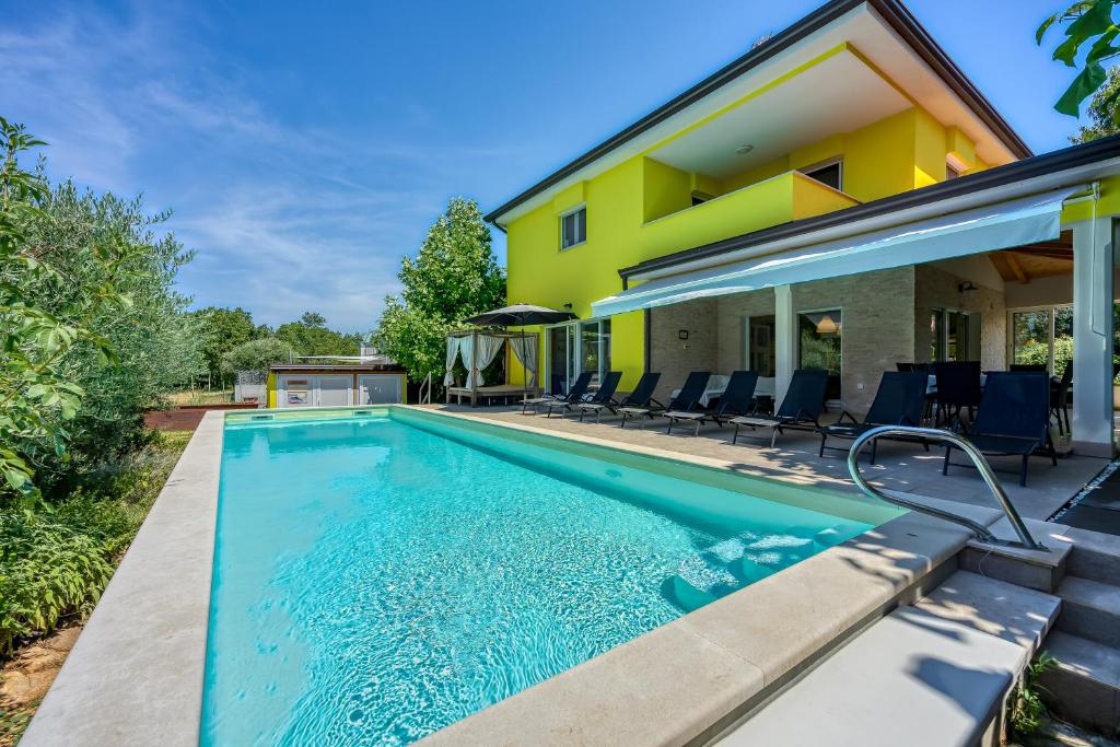 Villa Gaya - Happy Rentals photo 1