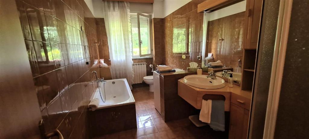 Lunigiana vicino Equi Terme photo 4