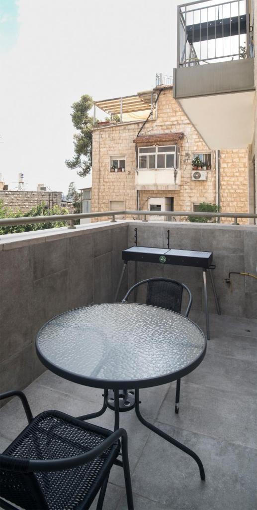 Hapalmah One, Dira 3, Jerusalem photo 1