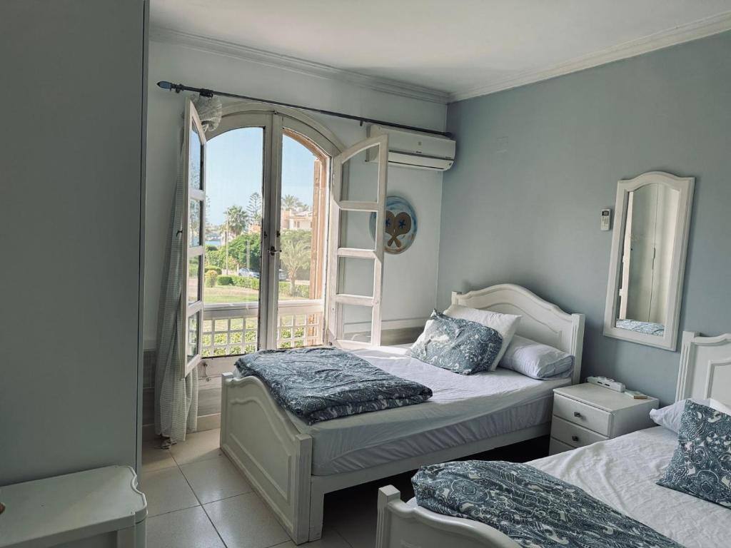 Spacious Beach Vacation House photo 2