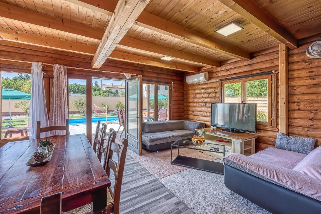 Villa Minja With Private Pool - Happy Rentals photo 2