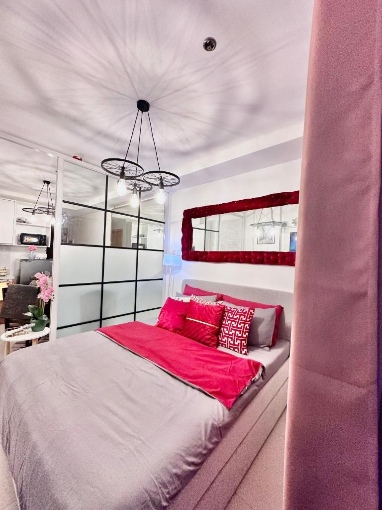 Aesthetic One Bedroom Beside SM w Pool, Wifi and Netflix, Cagayan de Oro