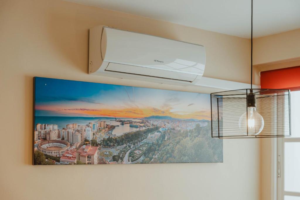 Apartamento Premium junto a la Catedral de Malaga - 3 Habitaciones, Ideal para Familias y Grupos - Tap to explore photos