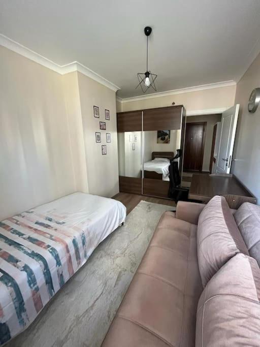 Luxury Apartment In The Center 7 Min Walking Distance to Metrobus photo 3
