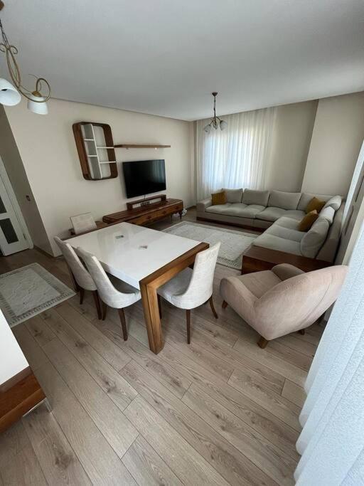 Luxury Apartment In The Center 7 Min Walking Distance to Metrobus