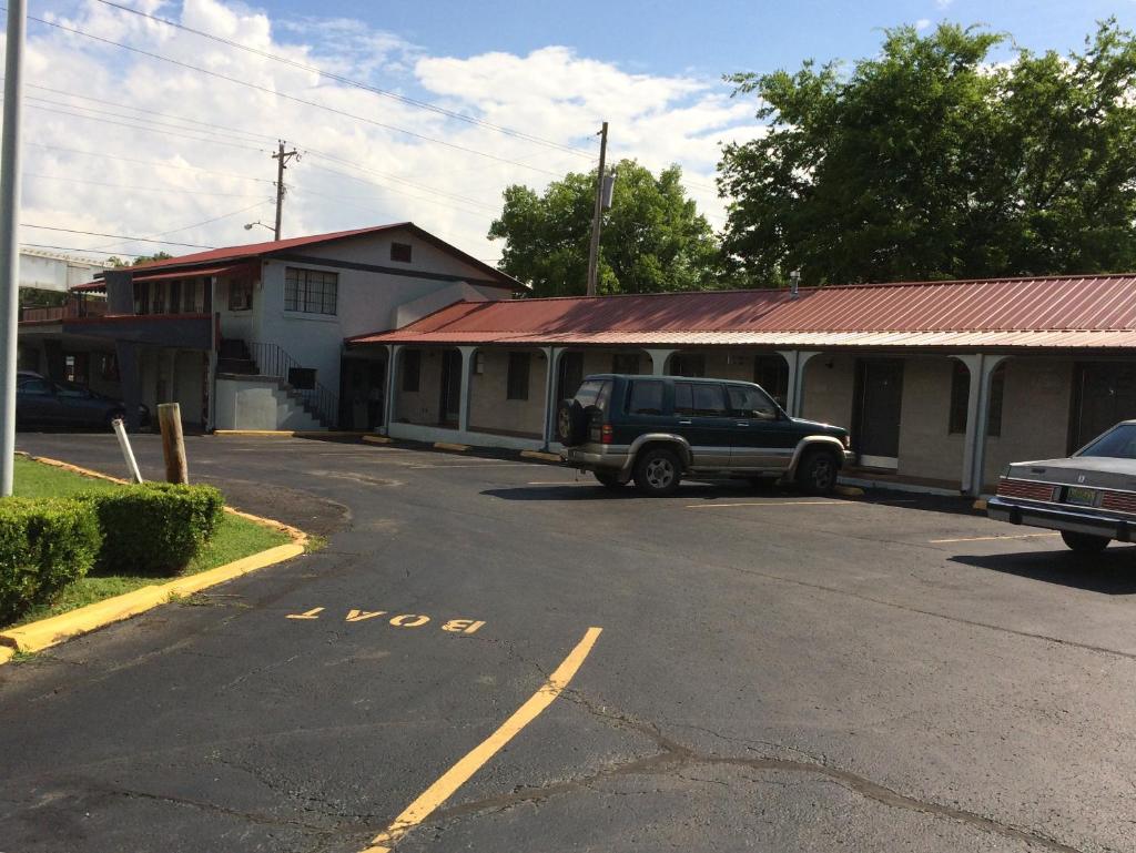 Budget Inn image
