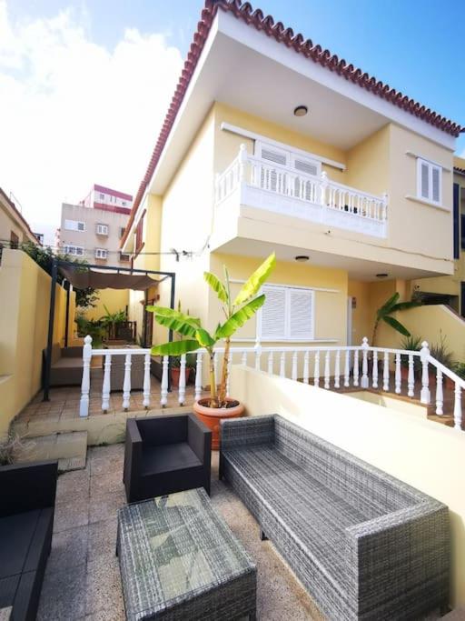 Amplia casa 5 habitaciones en Santa Cruz con zona para trabajar photo 1