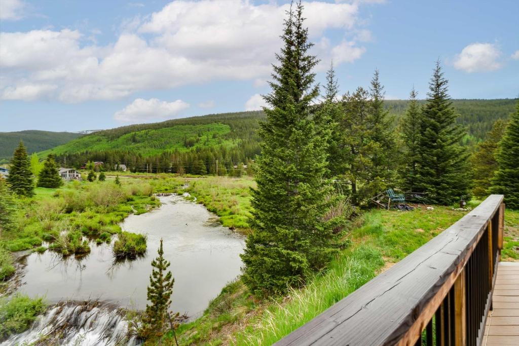 Blissful Blue River Getaway with Hot Tub and Fireplace
