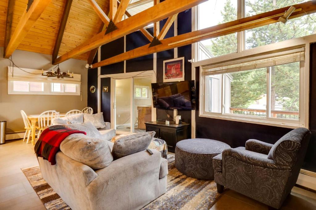 Blissful Blue River Getaway with Hot Tub and Fireplace photo 3