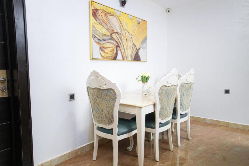 DMK Apartments photo 2