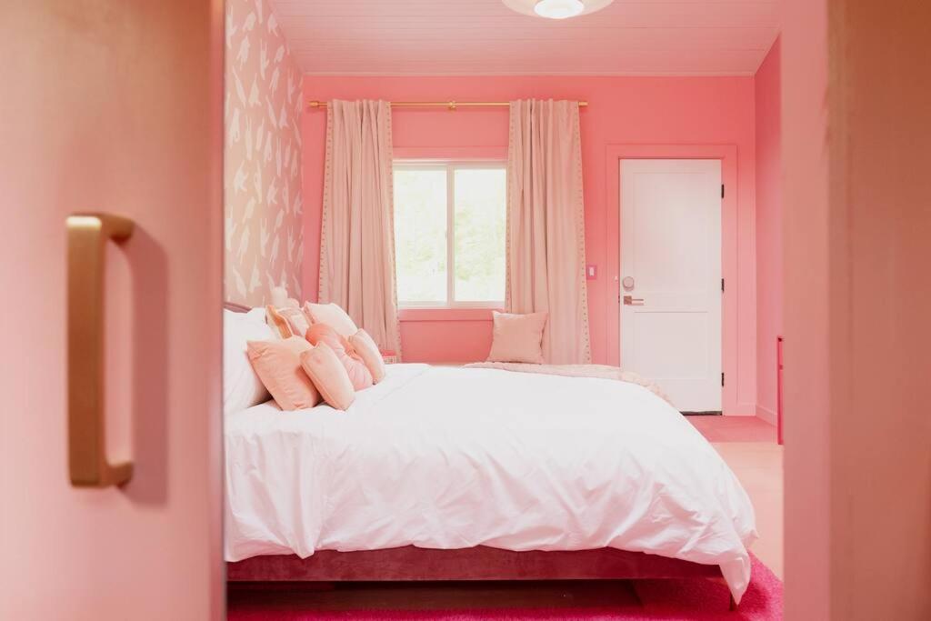 The Norsdale plus CMYK Motel on 10 acres in Phoenicia photo 3