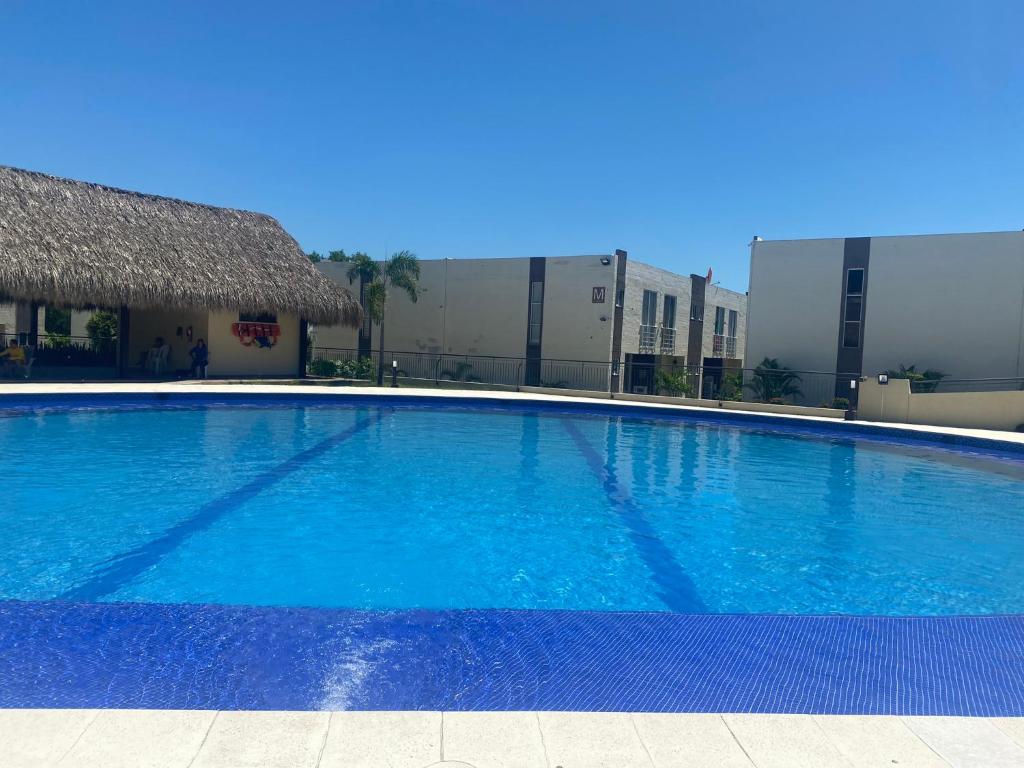 Girardot - Via Ricaurte Casa de dos pisos - Colombia photo 2