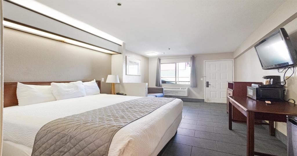 Budget Inn and Suites image