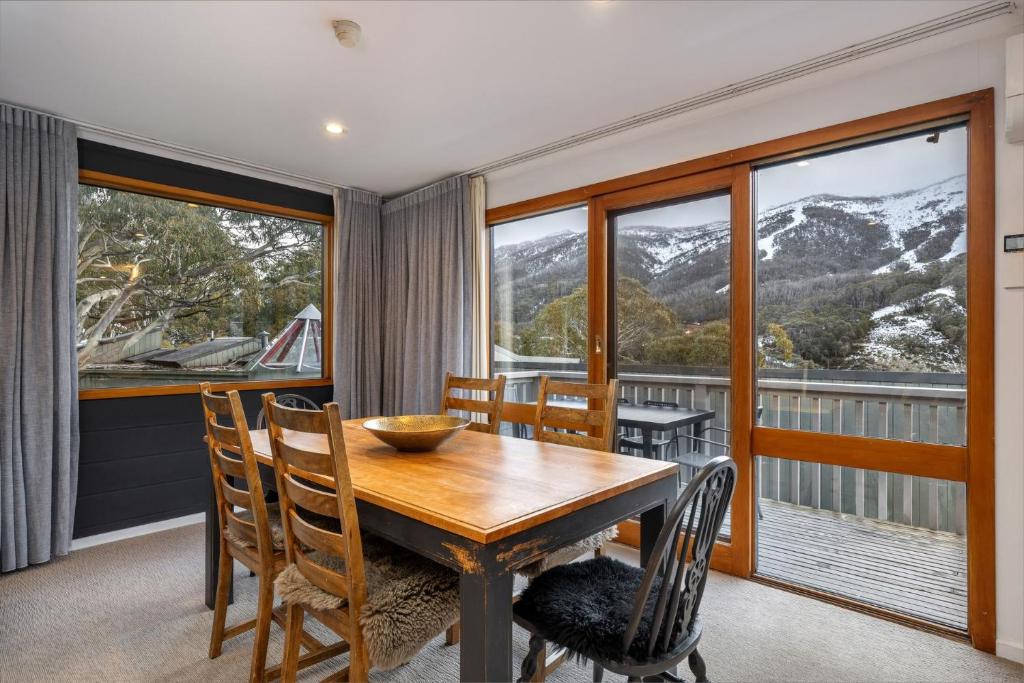 Crackenback Castle Chalet photo 4
