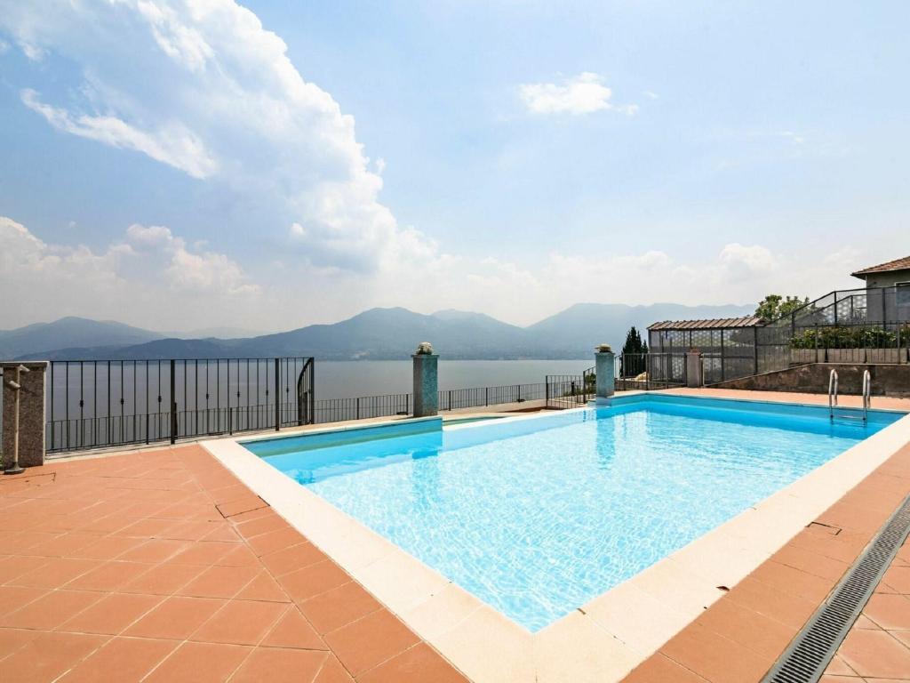 Spacious apartment near Lake Maggiore with pool