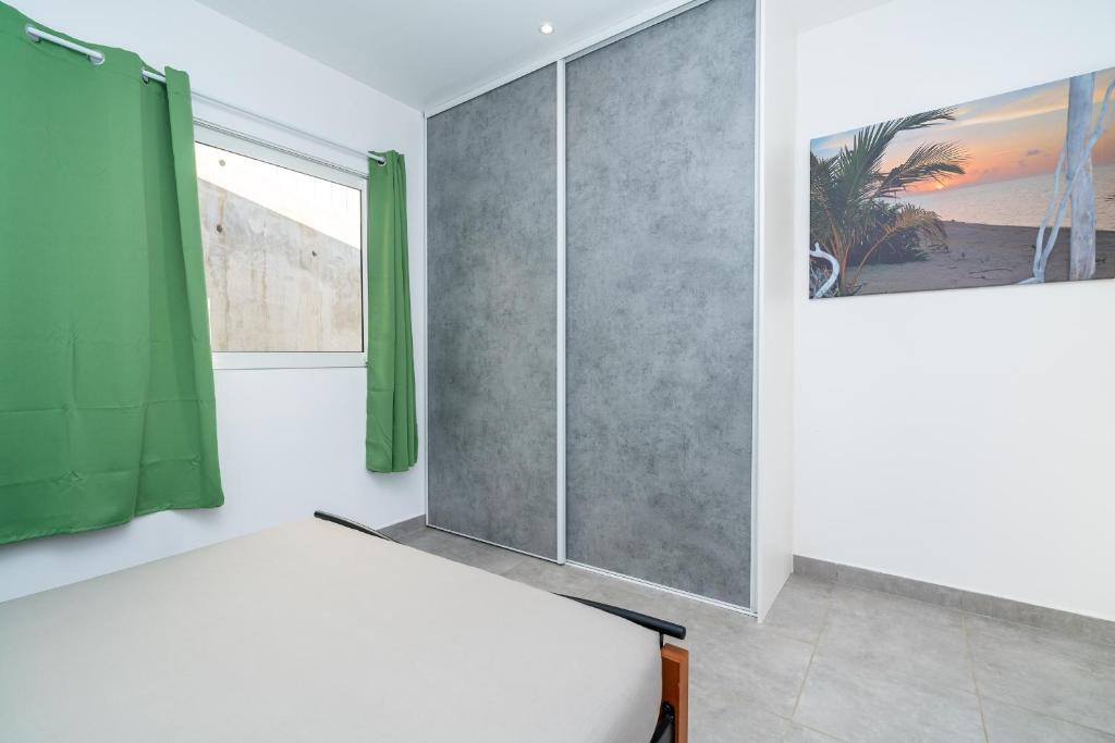 Fare Taharaa 1BR in Arue photo 1