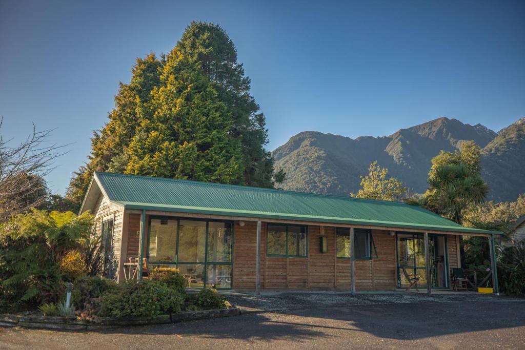 Rainforest Motel photo 4