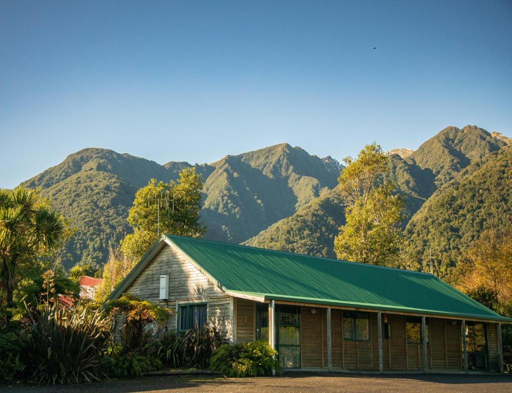 Rainforest Motel photo 2