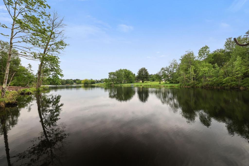 Luxury Lake Front Camelot Villa photo 2
