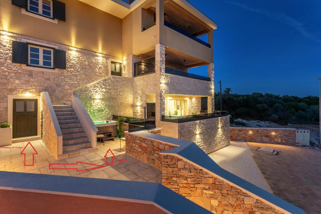 TEONA Luxury Studio Apartment with jacuzzi and terrace sea view photo 4