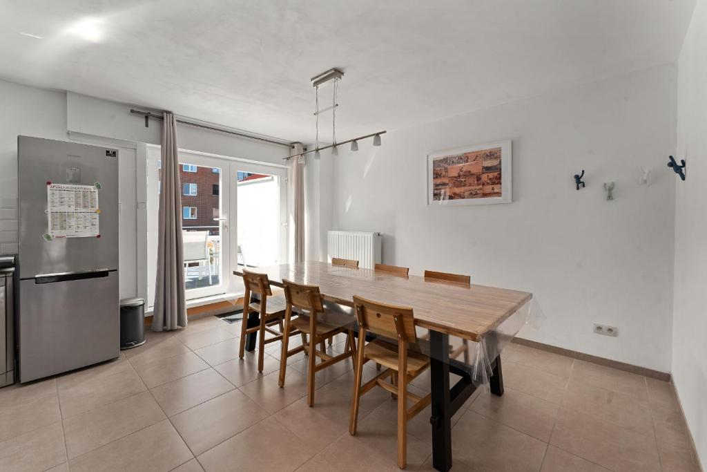 Ruime woning 10p met zonnige tuin & nabij strand photo 2