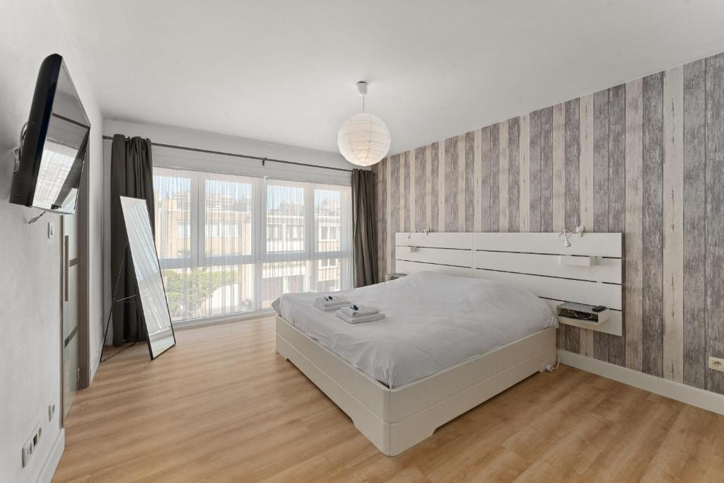 Ruime woning 10p met zonnige tuin & nabij strand photo 4