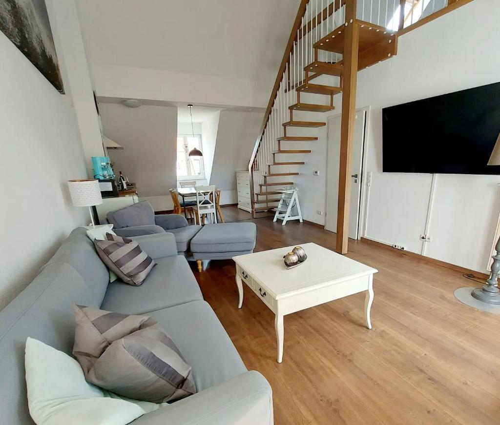 Hochwertige Ferienwohnung direkt am Wasser mit Balkon photo 2