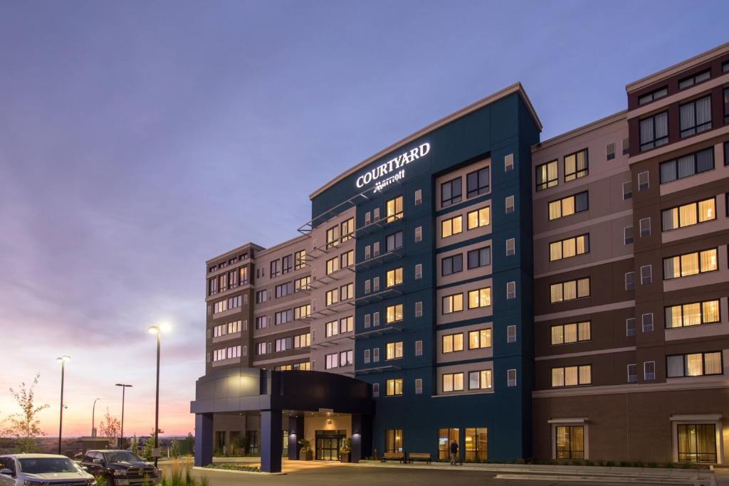 Courtyard by Marriott Calgary South photo 3